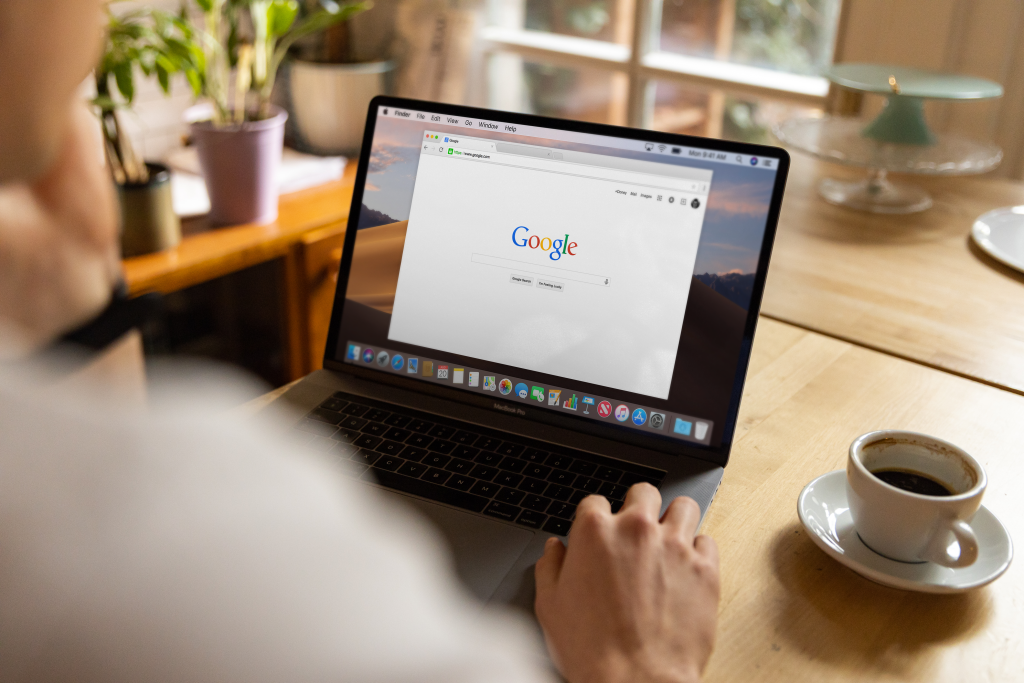 Doing everything alone for 2 years — SEO, ads, design, emails — for $430/month. Sharing my reality.